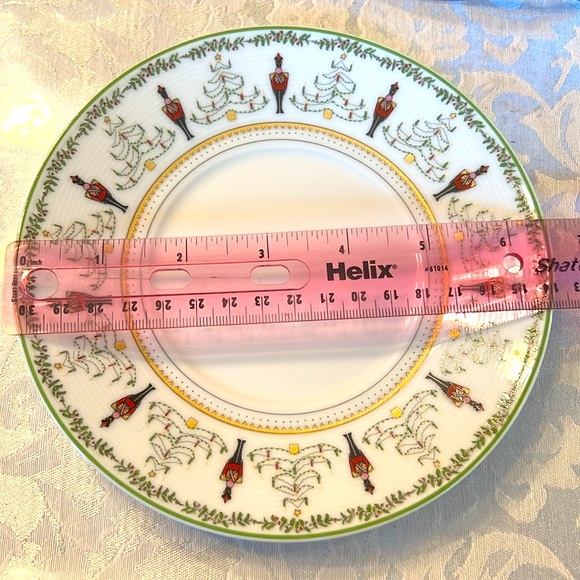 Pristine, Bernardaud Limoges, France: Granadiers HAPPY HOLIDAY dessert plate. - Picture 4 of 4